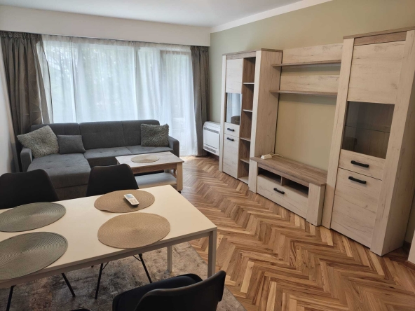 Дава се под наем Тристаен апартамент в Варна, Център - 88 кв.м за 623.22 € - Снимка #1