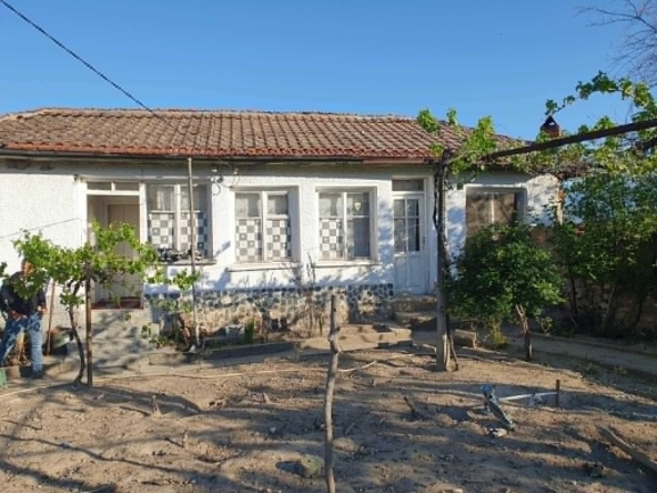 Къща в с. Пролом, Област Пловдив - 70 кв.м за 365 €/кв.м - Снимка #1