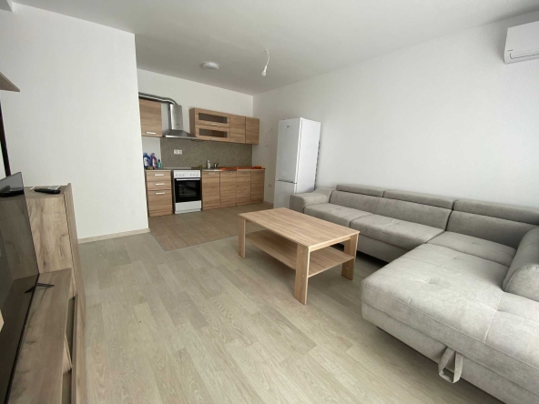 Двустаен апартамент в Варна, Възраждане 1 - 60 кв.м за 9 €/кв.м - Снимка #1