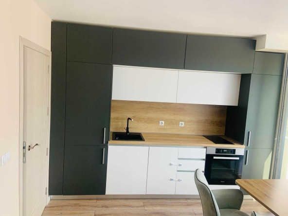 Дава се под наем Тристаен апартамент в София, Левски Г - 108 кв.м за 571.2 € - Снимка #1