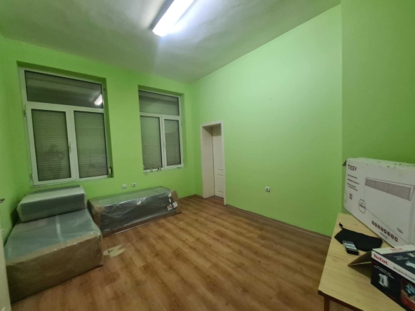 Офис в Хасково, Център - 74 кв.м за 758 €/кв.м - Снимка #1