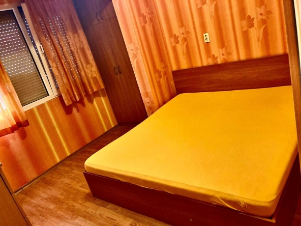 Дава се под наем Тристаен апартамент в Бургас, Славейков - 67 кв.м за 204 € - Снимка #1