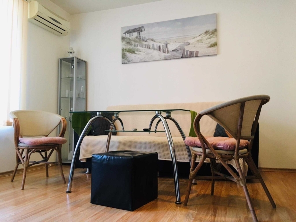 Дава се под наем Двустаен апартамент в Бургас, Лазур - 55 кв.м за 331.5 € - Снимка #1