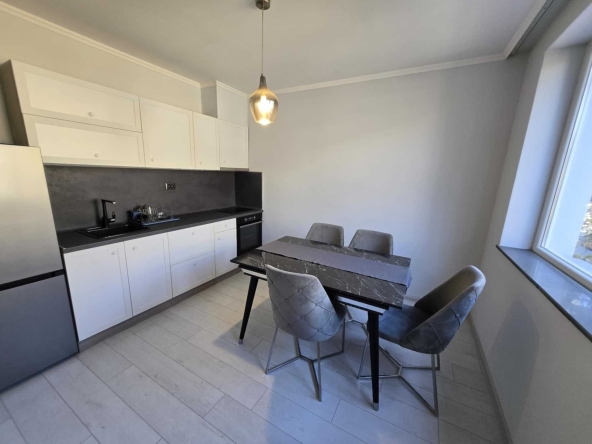 Дава се под наем Тристаен апартамент в Стара Загора, Център - 98 кв.м за 459 € - Снимка #1