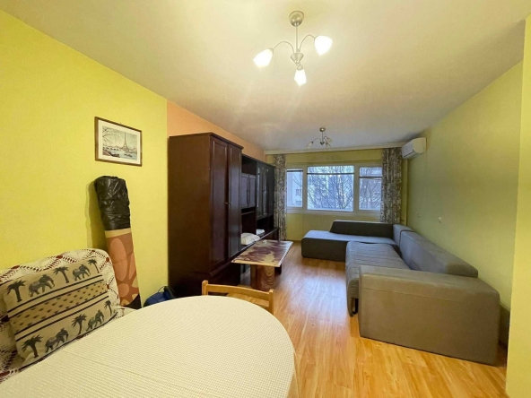 Дава се под наем Двустаен апартамент в Бургас, Изгрев - 63 кв.м за 204 € - Снимка #1