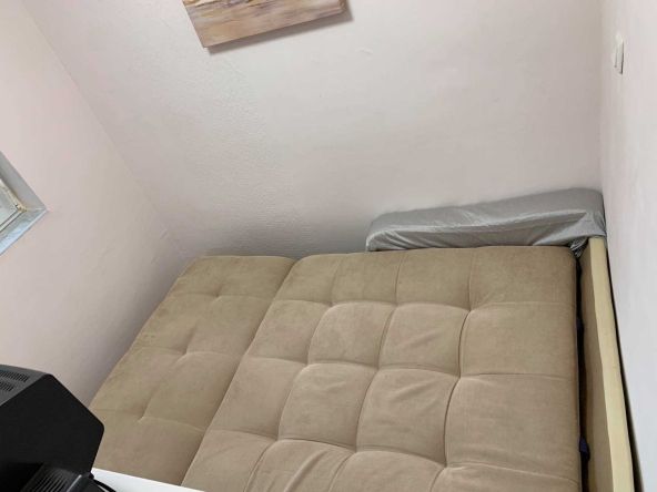 Дава се под наем Едностаен апартамент в Бургас, Възраждане - 12 кв.м за 102 € - Снимка #1