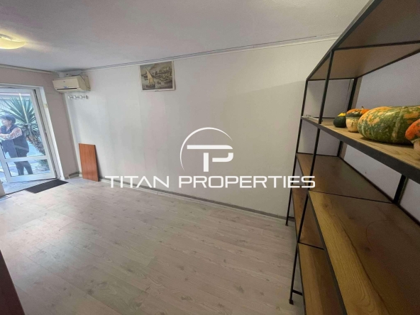 Дава се под наем Магазин в Варна, Автогара - 25 кв.м за 190 € - Снимка #1
