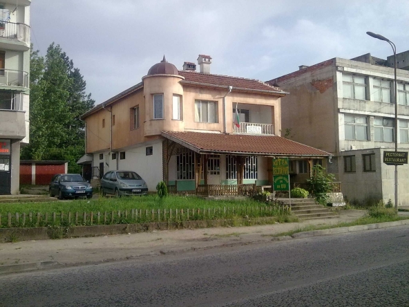 Дава се под наем Хотел в с. Борован, Област Враца - 126 кв.м за 306 € - Снимка #1