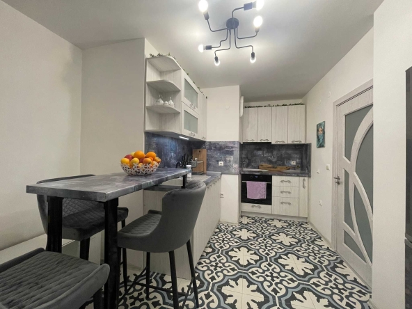 Дава се под наем Тристаен апартамент в София, Сухата река - 95 кв.м за 750 € - Снимка #1