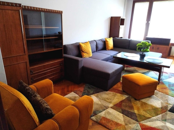 Дава се под наем Тристаен апартамент в София, Света Троица - 100 кв.м за 500 € - Снимка #1