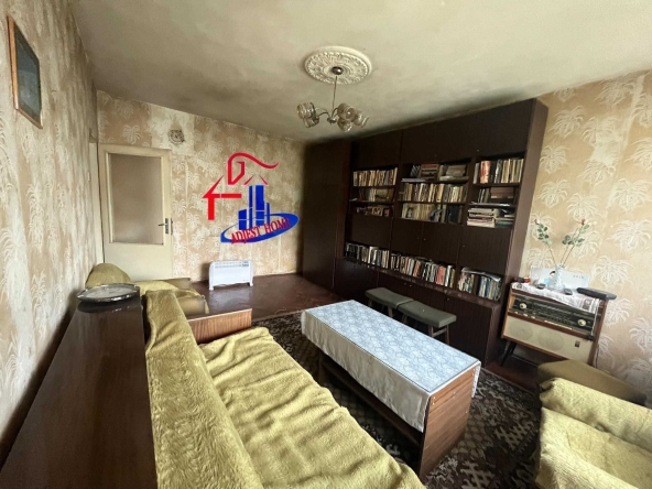 Четиристаен апартамент в Шумен, 5-ти полк - 120 кв.м за 1041 €/кв.м - Снимка #1