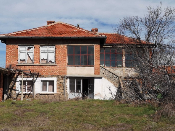 Къща в с. Овчарово, Област Хасково - 240 кв.м за 64 €/кв.м - Снимка #1