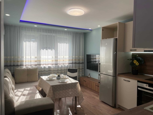 Дава се под наем Тристаен апартамент в Стара Загора, Център - 60 кв.м за 423.3 € - Снимка #1