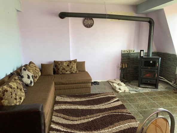 Дава се под наем Тристаен апартамент в Бургас, Възраждане - 100 кв.м за 150 € - Снимка #1