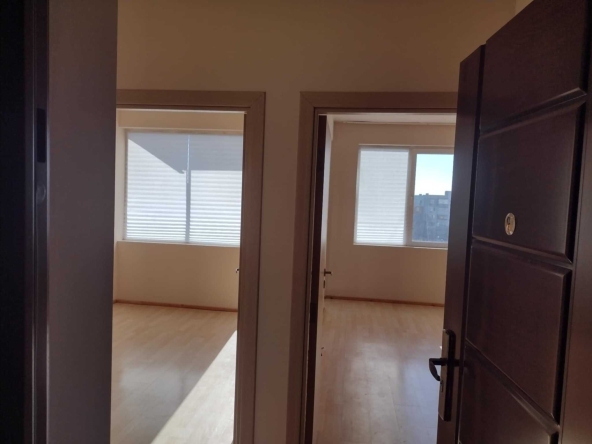 Дава се под наем Двустаен апартамент в Варна, Възраждане 1 - 41 кв.м за 255 € - Снимка #1