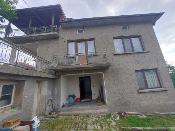 Къща в Омуртаг - 180 кв.м за 1360 €/кв.м - Снимка #1