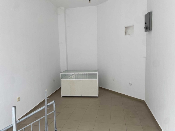 Магазин в Карлово - 42 кв.м за 1358 €/кв.м - Снимка #1