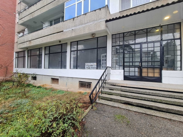 Дава се под наем Магазин в Търговище, Изток 1 - 120 кв.м за 510 € - Снимка #1