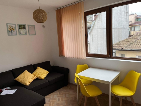 Дава се под наем Двустаен апартамент в Варна, Централна поща - 45 кв.м за 408 € - Снимка #1