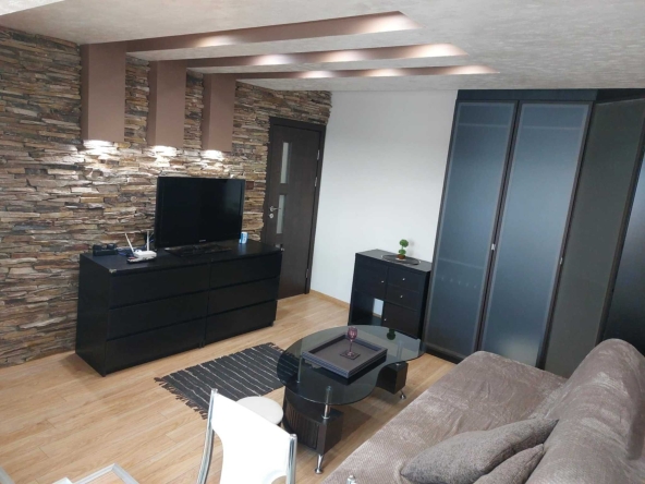 Дава се под наем Двустаен апартамент в Варна, Гръцка махала - 45 кв.м за 459 € - Снимка #1