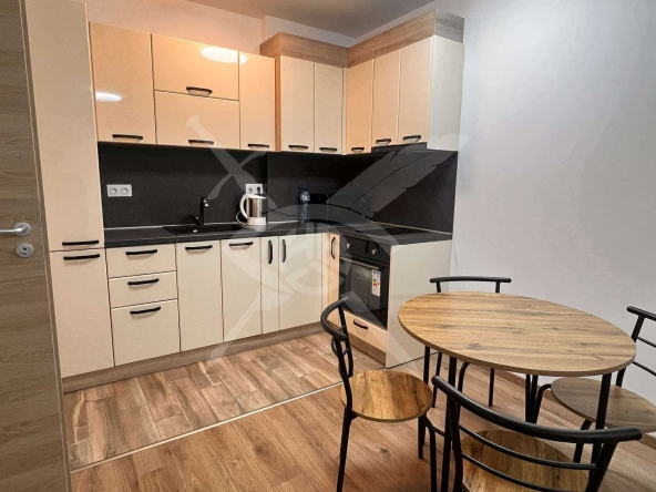 Дава се под наем Двустаен апартамент в к.к. Св.Св. Константин и Елена - 55 кв.м за 600 € - Снимка #1