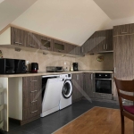 Дава се под наем Четиристаен апартамент в к.к. Св.Св. Константин и Елена - 120 кв.м за 1200 € - Снимка #1