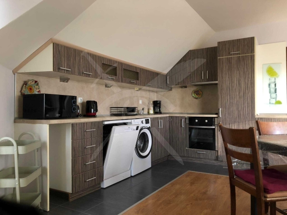 Дава се под наем Четиристаен апартамент в к.к. Св.Св. Константин и Елена - 120 кв.м за 1200 € - Снимка #1