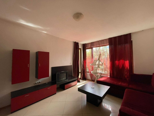 Дава се под наем Двустаен апартамент в к.к. Слънчев бряг - 50 кв.м за 350 € - Снимка #1