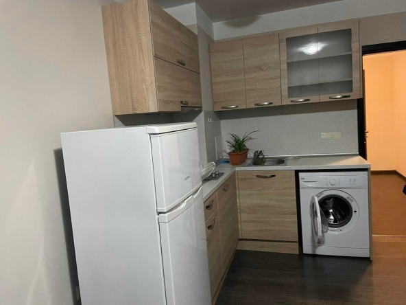 Дава се под наем Двустаен апартамент в Бургас, Славейков - 50 кв.м за 325 € - Снимка #1