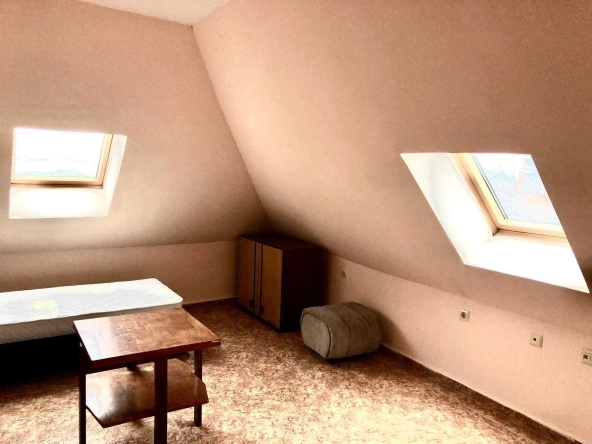 Дава се под наем Двустаен апартамент в Бургас, Изгрев - 83 кв.м за 190 € - Снимка #1