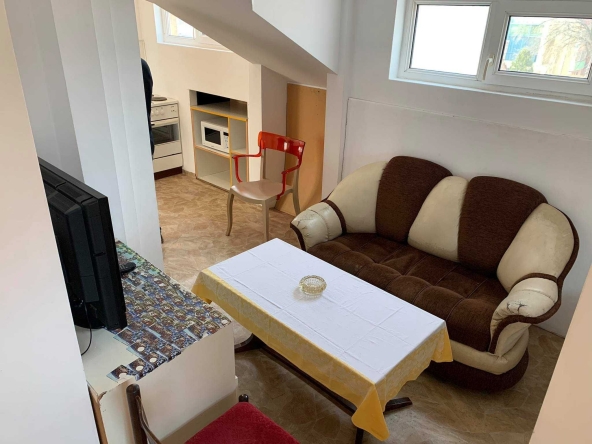 Дава се под наем Едностаен апартамент в Бургас, Център - 35 кв.м за 114.75 € - Снимка #1