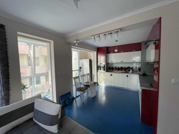 Дава се под наем Тристаен апартамент в Бургас, Лазур - 95 кв.м за 300 € - Снимка #1