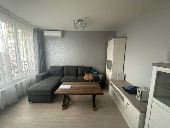 Дава се под наем Тристаен апартамент в София, Връбница 1 - 90 кв.м за 765 € - Снимка #1