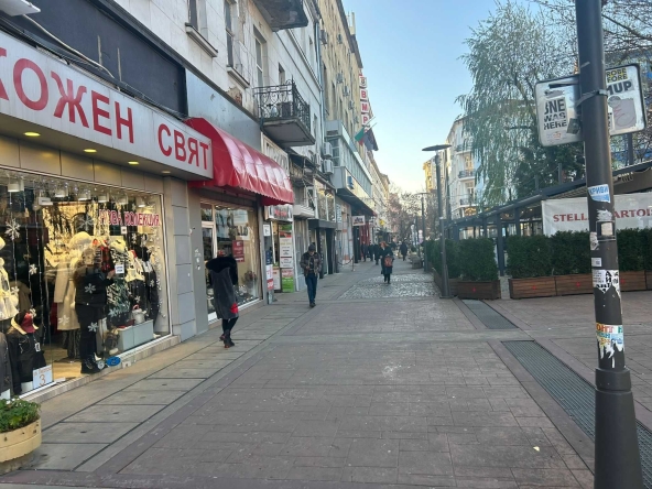 Дава се под наем Магазин в София, Център - 22 кв.м за 305.49 € - Снимка #1