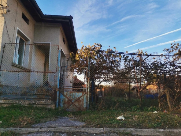 Къща в Ботевград - 80 кв.м за 702 €/кв.м - Снимка #1