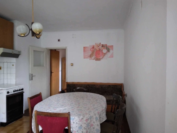 Тристаен апартамент в Плевен, Широк център - 100 кв.м за 895 €/кв.м - Снимка #1