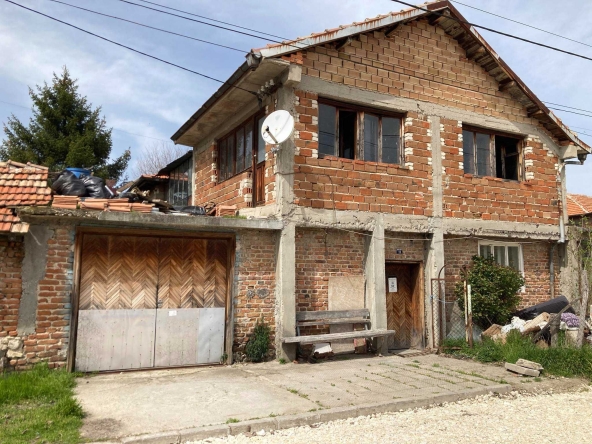 Къща в с. Стряма, Област Пловдив - 240 кв.м за 271 €/кв.м - Снимка #1