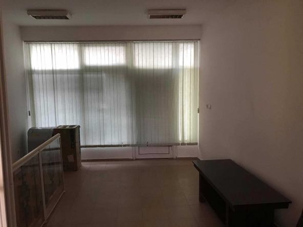 Дава се под наем Тристаен апартамент в Пловдив, Въстанически - 90 кв.м за 372.3 € - Снимка #1