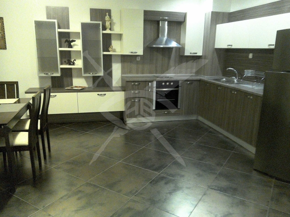 Дава се под наем Тристаен апартамент в Варна, Бриз - 150 кв.м за 1000 € - Снимка #1