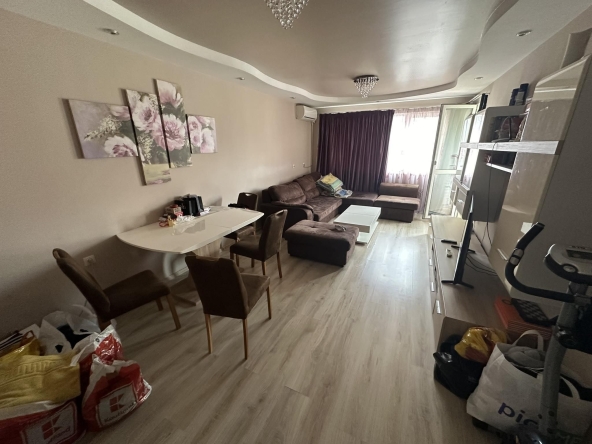Тристаен апартамент в Бургас, Изгрев - 91 кв.м за 1814 €/кв.м - Снимка #1