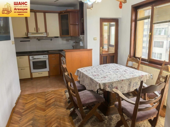 Дава се под наем Тристаен апартамент в Плевен, Широк център - 105 кв.м за 336.6 € - Снимка #1