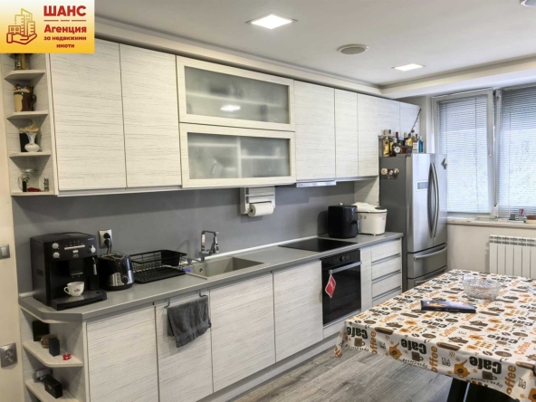 Двустаен апартамент в Плевен, Сторгозия - 63 кв.м за 2302 €/кв.м - Снимка #1