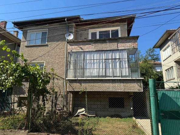 Етаж от къща в Велико Търново, Акация - 118 кв.м за 611 €/кв.м - Снимка #1