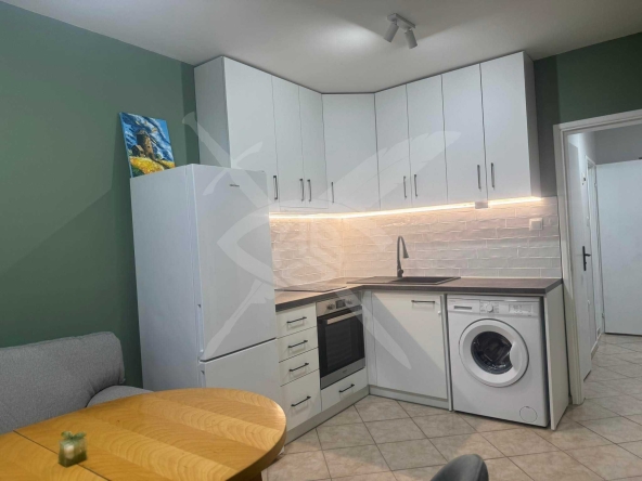 Дава се под наем Тристаен апартамент в Варна, Лятно кино Тракия - 75 кв.м за 700 € - Снимка #1