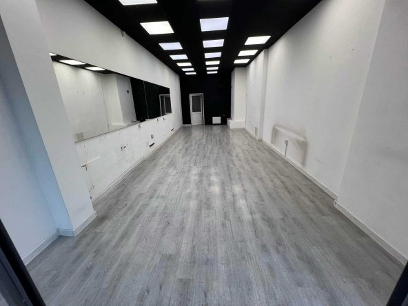 Дава се под наем Магазин в София, Оборище - 50 кв.м за 560 € - Снимка #1