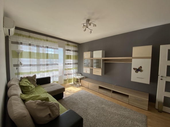 Дава се под наем Тристаен апартамент в София, Надежда 1 - 84 кв.м за 649 € - Снимка #1