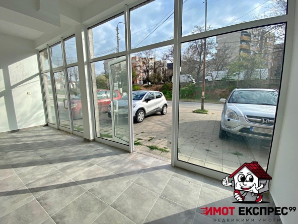 Дава се под наем Магазин в Асеновград - 43 кв.м за 382.5 € - Снимка #1