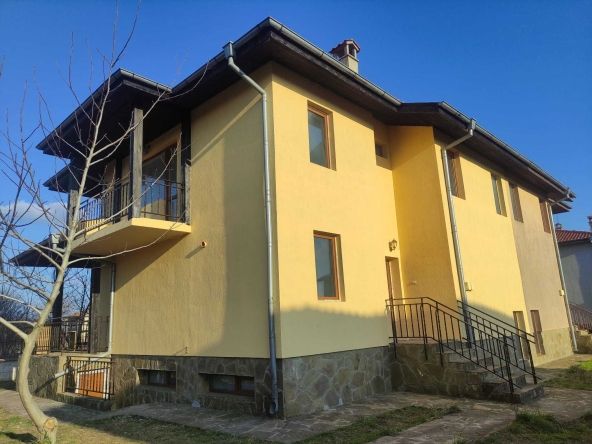 Многостаен апартамент в с. Царичино, Област Добрич - 270 кв.м за 517 €/кв.м - Снимка #1