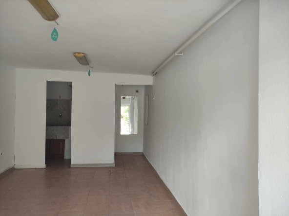 Дава се под наем Магазин в Пловдив, Въстанически - 20 кв.м за 178.5 € - Снимка #1