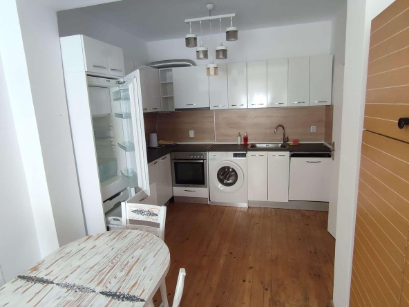 Дава се под наем Тристаен апартамент в Пловдив, Център - 85 кв.м за 484.5 € - Снимка #1